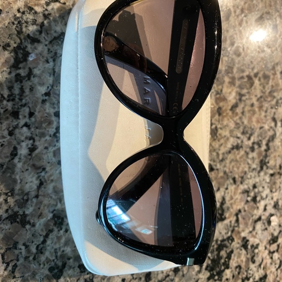 Sunglasses- Marc Jacobs’s sunglasses ‘like’ new- worn 1 time - Picture 3 of 6